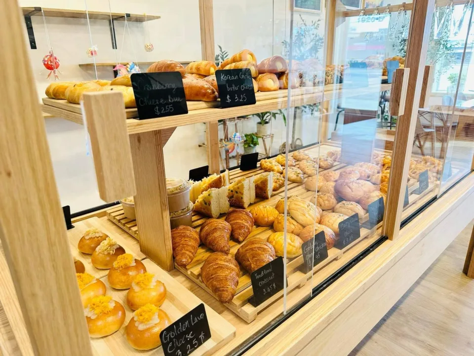 Bánh su kem xếp khay